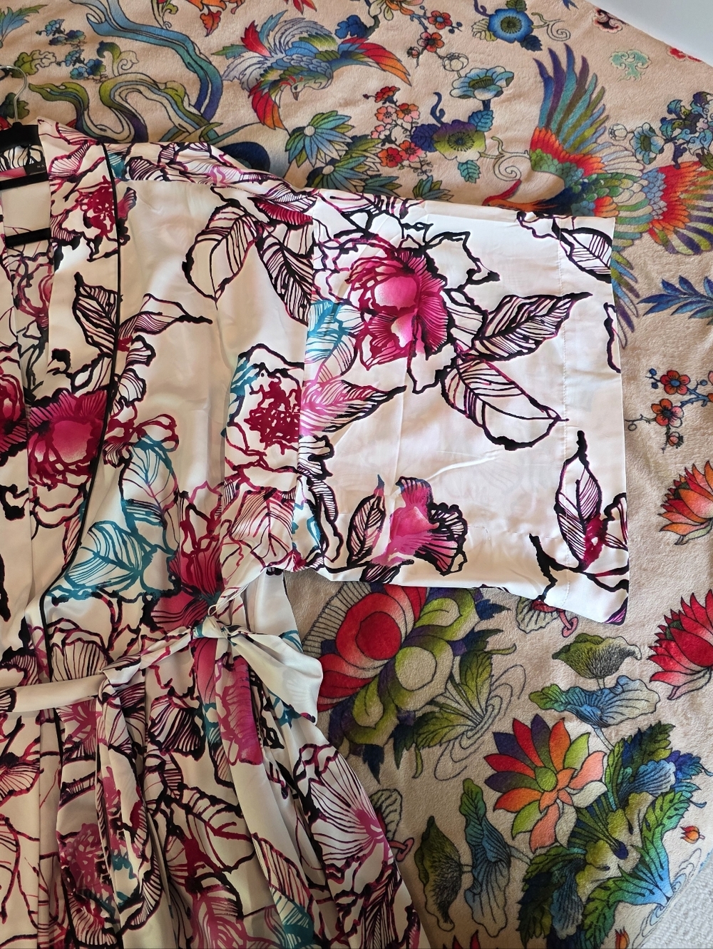 Natori Robe & Slip - Picture 7 of 10
